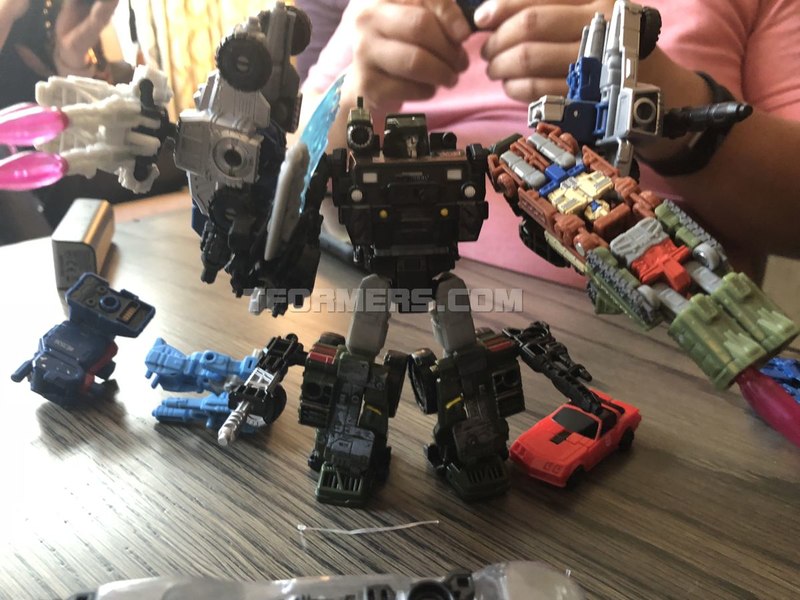 Transformers Siege War For Cybertron Preview Wave 1  (77 of 103)